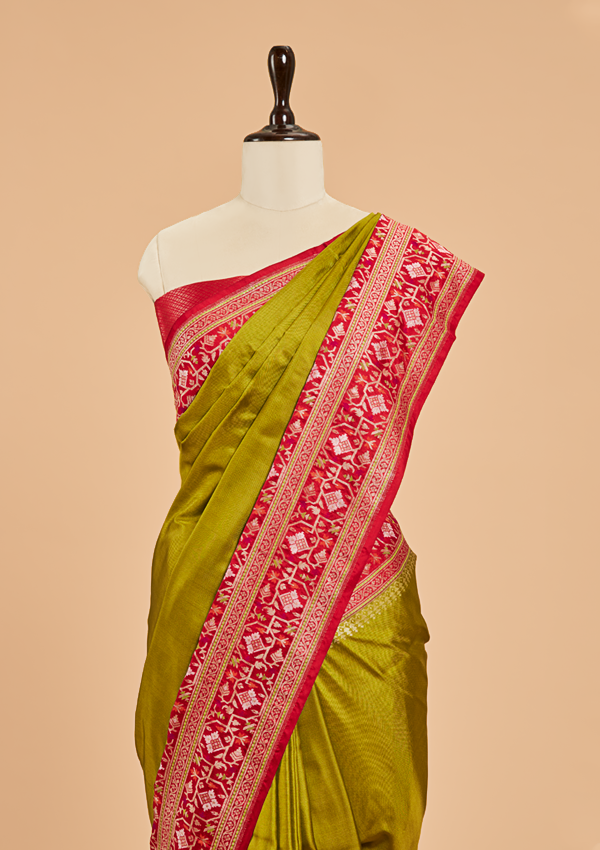 Pista Green Plain Saree in Silk